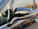 サイドミラーは、車の両側面に取り付けられた後写鏡バックミラーの一種で、運転席から後方の状況を確認するためのものです!!車体から少し離れた位置に取り付けられているため、車の安全な走行をサポートします!!