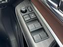 【パワーウィンドウ】全席オートパワーウィンドウを装備しております！一度ボタンを押し込むだけで、前回まで開閉が可能ですので、とっても便利な機能です！夜間はスイッチの部分が光りますので視認性もございます！