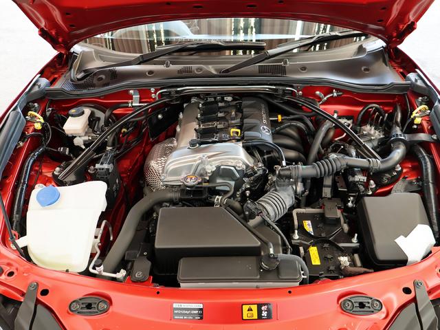 ロードスター ＲＳ　６ＭＴ　マツダスピードフルエアロ　ブレンボ製キャリパー　ＲＡＹＳ１６インチＡＷ　８．８インチマツダコネクトＴＶ　Ｂカメラ　ＢＯＳＥ　ワイヤレスＣａｒＰｌａｙ　追従クルーズ　ＥＴＣ　レカロ製コンビシート（23枚目）
