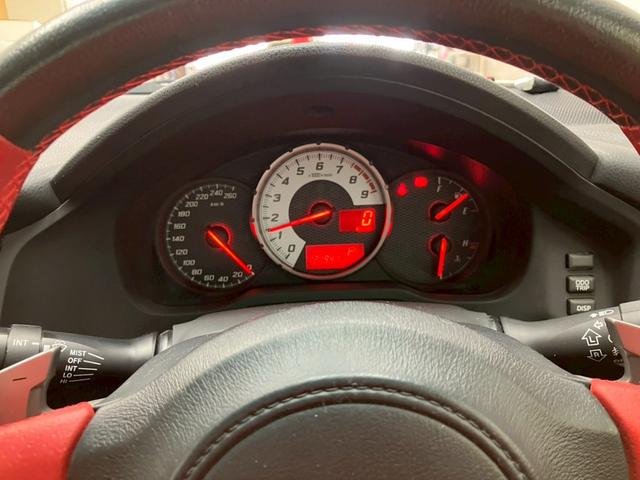８６ ＧＴリミテッド　ユーザー買取車両　ＴＲＤ４本出しマフラー　純正１７インチアルミホイール　社外ナビ　フルセグＴＶ　Ｂｌｕｅｔｏｏｔｈ接続可　バックカメラ　リアスポイラー　ＥＴＣ（26枚目）