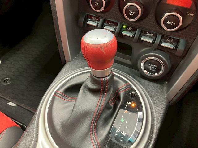 ８６ ＧＴリミテッド　ユーザー買取車両　ＴＲＤ４本出しマフラー　純正１７インチアルミホイール　社外ナビ　フルセグＴＶ　Ｂｌｕｅｔｏｏｔｈ接続可　バックカメラ　リアスポイラー　ＥＴＣ（31枚目）