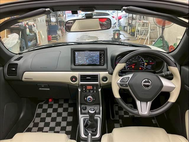 コペン ２０ｔｈアニバーサリーエディション　２０周年特別仕様車　１０００台限定　ＢＢＳ１６インチアルミホイール　革シート　社外ナビ　フルセグＴＶ　シートヒーター　電動開閉ルーフ　ＬＥＤヘッドライト　Ｂｌｕｅｔｏｏｔｈ接続　ＥＴＣ　インテリキー（4枚目）