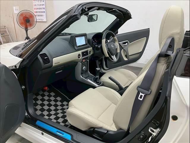 コペン ２０ｔｈアニバーサリーエディション　２０周年特別仕様車　１０００台限定　ＢＢＳ１６インチアルミホイール　革シート　社外ナビ　フルセグＴＶ　シートヒーター　電動開閉ルーフ　ＬＥＤヘッドライト　Ｂｌｕｅｔｏｏｔｈ接続　ＥＴＣ　インテリキー（15枚目）