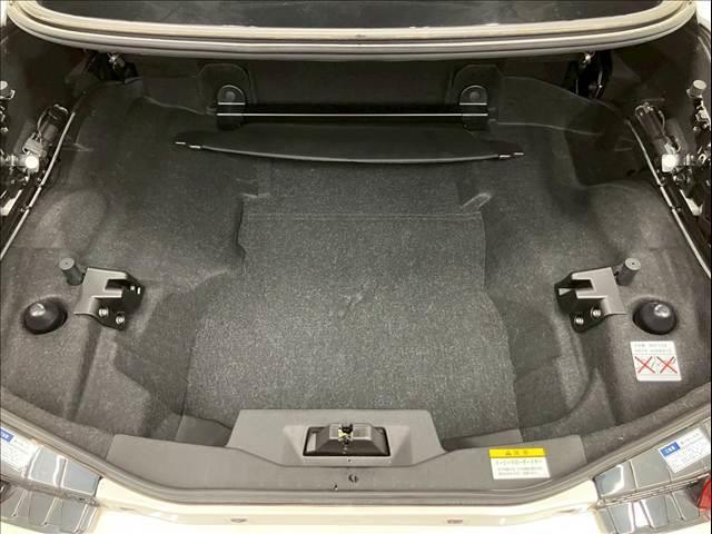 コペン ２０ｔｈアニバーサリーエディション　２０周年特別仕様車　１０００台限定　ＢＢＳ１６インチアルミホイール　革シート　社外ナビ　フルセグＴＶ　シートヒーター　電動開閉ルーフ　ＬＥＤヘッドライト　Ｂｌｕｅｔｏｏｔｈ接続　ＥＴＣ　インテリキー（17枚目）