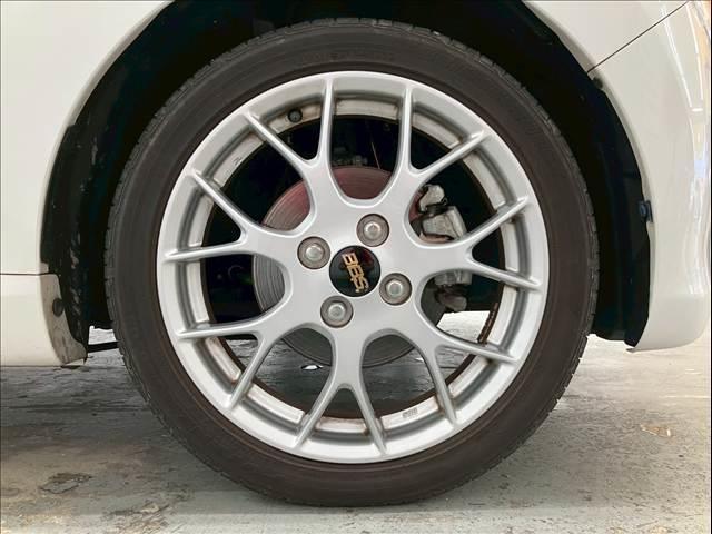 コペン ２０ｔｈアニバーサリーエディション　２０周年特別仕様車　１０００台限定　ＢＢＳ１６インチアルミホイール　革シート　社外ナビ　フルセグＴＶ　シートヒーター　電動開閉ルーフ　ＬＥＤヘッドライト　Ｂｌｕｅｔｏｏｔｈ接続　ＥＴＣ　インテリキー（24枚目）