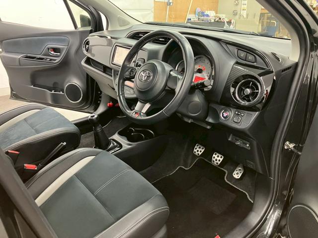 ヴィッツ GR SPORT “GR” 衝突被害軽減ブレーキ 純正17インチアルミホイール 純正ナビ フルセグTV Bluetooth接続可 バックカメラ オートハイビーム レーンキープアシスト LEDヘッドライト オートライト ETC(25枚目)