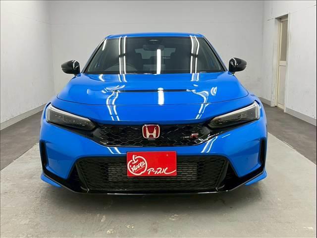 シビック タイプR レーシングブラックパッケージ 衝突被害軽減ブレーキ 6速MT 純正19インチアルミホイール 純正ナビ Bluetooth接続可 バックカメラ レーンキープアシスト ブラインドスポットモニター クリアランスソナー ワイヤレス充電(2枚目)