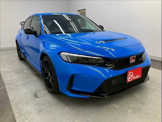 シビック タイプR レーシングブラックパッケージ 衝突被害軽減ブレーキ 6速MT 純正19インチアルミホイール 純正ナビ Bluetooth接続可 バックカメラ レーンキープアシスト ブラインドスポットモニター クリアランスソナー ワイヤレス充電(9枚目)