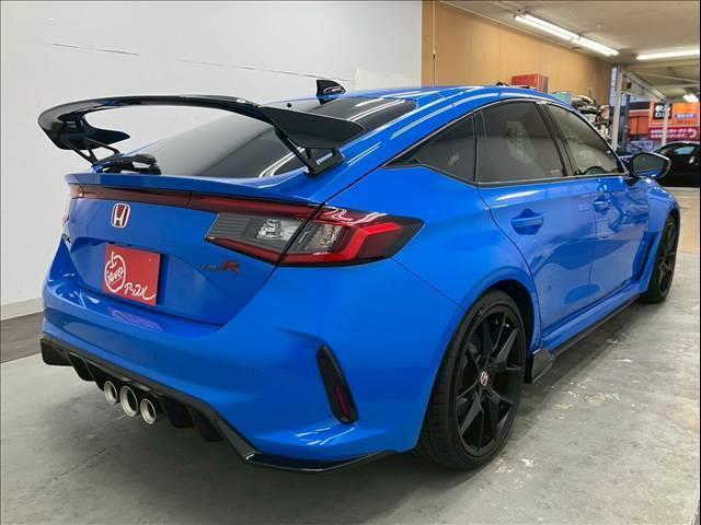 シビック タイプR レーシングブラックパッケージ 衝突被害軽減ブレーキ 6速MT 純正19インチアルミホイール 純正ナビ Bluetooth接続可 バックカメラ レーンキープアシスト ブラインドスポットモニター クリアランスソナー ワイヤレス充電(10枚目)