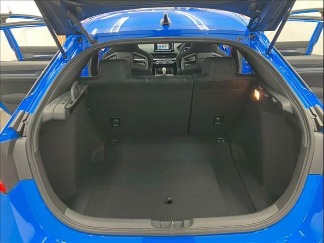 シビック タイプR レーシングブラックパッケージ 衝突被害軽減ブレーキ 6速MT 純正19インチアルミホイール 純正ナビ Bluetooth接続可 バックカメラ レーンキープアシスト ブラインドスポットモニター クリアランスソナー ワイヤレス充電(15枚目)