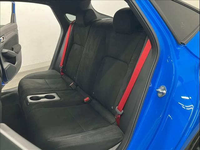 シビック タイプR レーシングブラックパッケージ 衝突被害軽減ブレーキ 6速MT 純正19インチアルミホイール 純正ナビ Bluetooth接続可 バックカメラ レーンキープアシスト ブラインドスポットモニター クリアランスソナー ワイヤレス充電(16枚目)