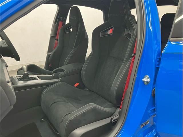 シビック タイプR レーシングブラックパッケージ 衝突被害軽減ブレーキ 6速MT 純正19インチアルミホイール 純正ナビ Bluetooth接続可 バックカメラ レーンキープアシスト ブラインドスポットモニター クリアランスソナー ワイヤレス充電(17枚目)