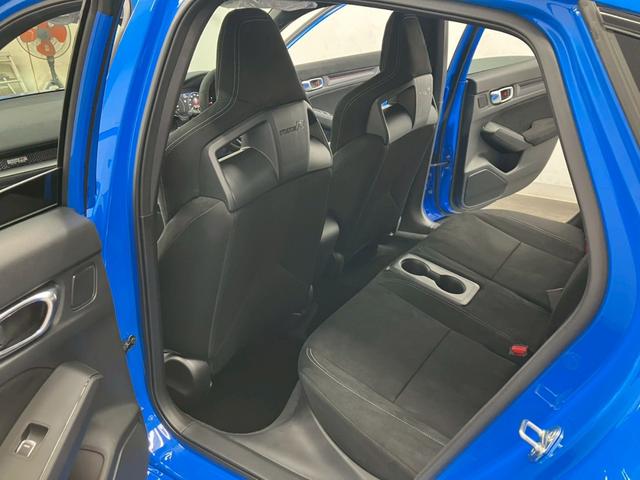 シビック タイプR レーシングブラックパッケージ 衝突被害軽減ブレーキ 6速MT 純正19インチアルミホイール 純正ナビ Bluetooth接続可 バックカメラ レーンキープアシスト ブラインドスポットモニター クリアランスソナー ワイヤレス充電(29枚目)