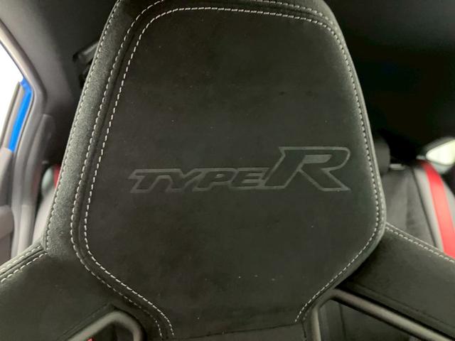 シビック タイプR レーシングブラックパッケージ 衝突被害軽減ブレーキ 6速MT 純正19インチアルミホイール 純正ナビ Bluetooth接続可 バックカメラ レーンキープアシスト ブラインドスポットモニター クリアランスソナー ワイヤレス充電(31枚目)