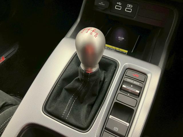 シビック タイプR レーシングブラックパッケージ 衝突被害軽減ブレーキ 6速MT 純正19インチアルミホイール 純正ナビ Bluetooth接続可 バックカメラ レーンキープアシスト ブラインドスポットモニター クリアランスソナー ワイヤレス充電(38枚目)