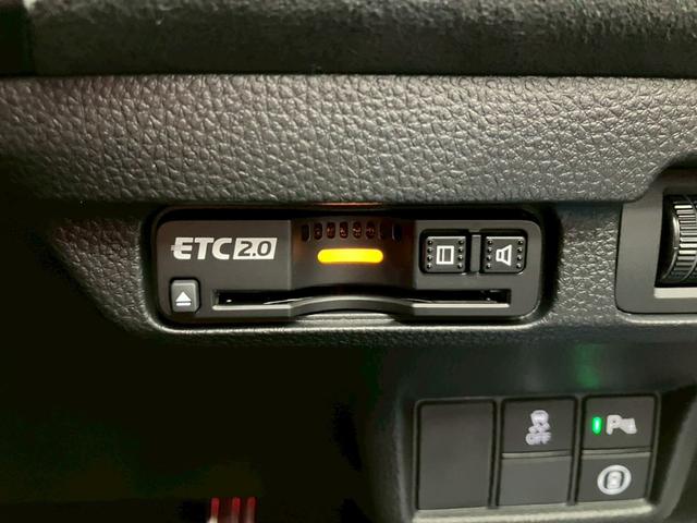 シビック タイプR レーシングブラックパッケージ 衝突被害軽減ブレーキ 6速MT 純正19インチアルミホイール 純正ナビ Bluetooth接続可 バックカメラ レーンキープアシスト ブラインドスポットモニター クリアランスソナー ワイヤレス充電(40枚目)