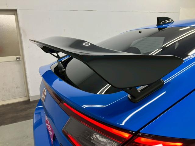 シビック タイプR レーシングブラックパッケージ 衝突被害軽減ブレーキ 6速MT 純正19インチアルミホイール 純正ナビ Bluetooth接続可 バックカメラ レーンキープアシスト ブラインドスポットモニター クリアランスソナー ワイヤレス充電(50枚目)