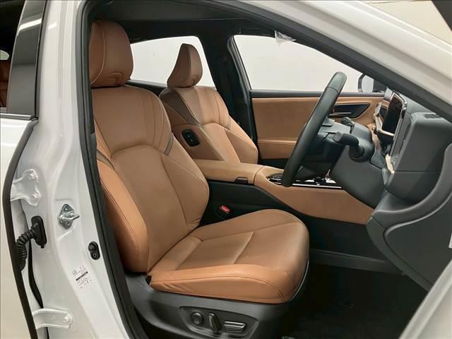 クラウンスポーツ Z パノラマルーフ 衝突被害軽減ブレーキ 純正21インチアルミホイール 純正ナビ Bluetooth接続 全方位カメラ クリアランスソナー レーンキープアシスト ブラインドスポットモニター(13枚目)