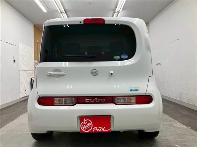 キューブ １５Ｇ　純正ナビ　バックカメラ　フルセグＴＶ　Ｂｌｕｅｔｏｏｔｈ接続　ＣＤ　ＤＶＤ　純正１６インチアルミホイール　スマートキー　ＥＴＣ　ユーザー買取車（3枚目）