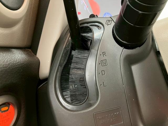 キューブ １５Ｇ　純正ナビ　バックカメラ　フルセグＴＶ　Ｂｌｕｅｔｏｏｔｈ接続　ＣＤ　ＤＶＤ　純正１６インチアルミホイール　スマートキー　ＥＴＣ　ユーザー買取車（31枚目）