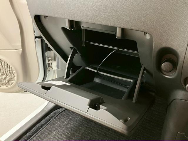 キューブ １５Ｇ　純正ナビ　バックカメラ　フルセグＴＶ　Ｂｌｕｅｔｏｏｔｈ接続　ＣＤ　ＤＶＤ　純正１６インチアルミホイール　スマートキー　ＥＴＣ　ユーザー買取車（33枚目）