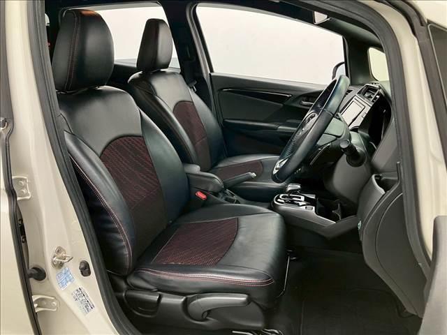 フィットハイブリッド Ｓ　ホンダセンシング　ユーザー買取車両　純正ナビ　フルセグＴＶ　Ｂｌｕｅｔｏｏｔｈ接続可　バックカメラ　レーンキープアシスト　レーダークルーズコントロール　ＬＥＤヘッドライト　オートライト　ＥＴＣ　スマートキー（13枚目）