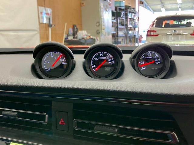 フェアレディＺ バージョンＳＴ　カスタマイズドエディション　ニッサンコネクトナビ　純正１９インチアルミホイール　ＢＯＳＥサウンド　バックカメラ　フードデカール　ボディサイドステッカー　ＬＥＤヘッドライト　スマートキー（29枚目）