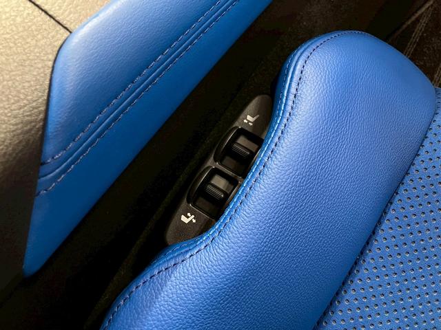 フェアレディＺ バージョンＳＴ　カスタマイズドエディション　ニッサンコネクトナビ　純正１９インチアルミホイール　ＢＯＳＥサウンド　バックカメラ　フードデカール　ボディサイドステッカー　ＬＥＤヘッドライト　スマートキー（33枚目）