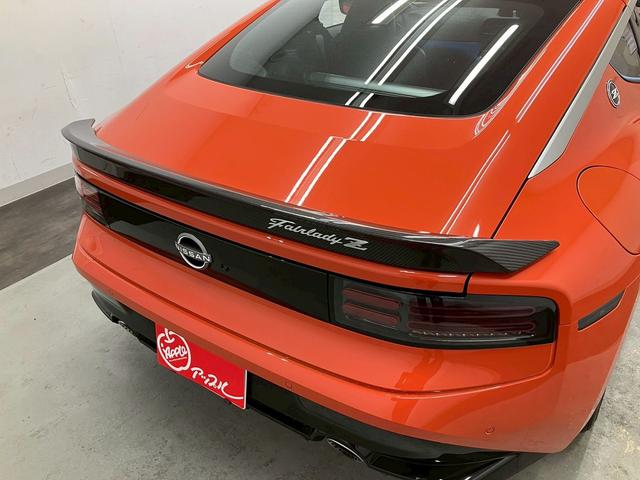フェアレディＺ バージョンＳＴ　カスタマイズドエディション　ニッサンコネクトナビ　純正１９インチアルミホイール　ＢＯＳＥサウンド　バックカメラ　フードデカール　ボディサイドステッカー　ＬＥＤヘッドライト　スマートキー（43枚目）