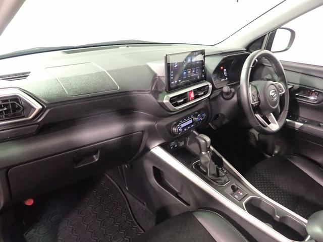 ロッキー Ｐｒｅｍｉｕｍ　Ｇ　スマートアシスト　禁煙　純正９インチＤＰオーディオ　フルセグ　Ａｐｐｌｅ・ＣａｒＰｌａｙ　Ａｎｄｒｏｉｄ・Ａｕｔｏ　　ＢＴ　ＨＤＭＩ　パノラマＭ　Ｆドラレコ　レーダークルーズ　ハーフレザー　シートヒーター　純正１７ＡＷ（21枚目）