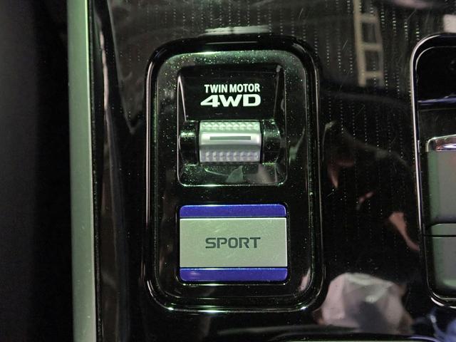 アウトランダーPHEV GプレミアムPKG (QUICK・CHARGE) 4WD e‐Assist 禁煙 純正7.7型SDナビ フルセグTV DVD BT マルチアラウンドM LEDヘッド レーダークルーズC ATハイビーム 黒革シート シートヒーター Pテールゲート 純正18AW(14枚目)