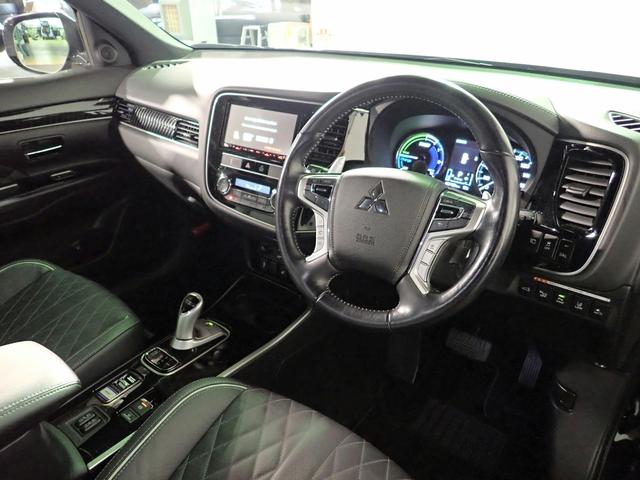 アウトランダーPHEV GプレミアムPKG (QUICK・CHARGE) 4WD e‐Assist 禁煙 純正7.7型SDナビ フルセグTV DVD BT マルチアラウンドM LEDヘッド レーダークルーズC ATハイビーム 黒革シート シートヒーター Pテールゲート 純正18AW(20枚目)
