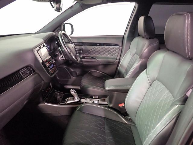 アウトランダーPHEV GプレミアムPKG (QUICK・CHARGE) 4WD e‐Assist 禁煙 純正7.7型SDナビ フルセグTV DVD BT マルチアラウンドM LEDヘッド レーダークルーズC ATハイビーム 黒革シート シートヒーター Pテールゲート 純正18AW(23枚目)