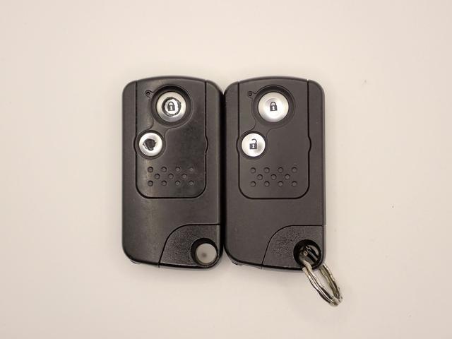 オデッセイ Ａｂｓｏｌｕｔｅ　マルチナビパッケージ　７人乗り　禁煙　純正ＨＤＤナビ　フルセグ　ＤＶＤ　ＵＳＢ　ＡＵＸ　マルチディスプレイカメラ　インテリキー　イモビライザー　クルーズＣ　セキュリティＡ　本革巻ステア＆ＡＴセレクトレバー　パドルシフト　純正１８ＡＷ（8枚目）