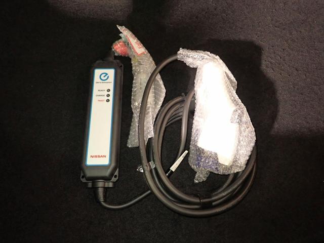 リーフ Ｇ　ＰｒｏＰＩＬＯＴ　エマージェンシーブレーキ　禁煙　純正ＳＤナビ　フルセグＴＶ　ＤＶＤ　ＵＳＢ　ＡＵＸ　ＢＴ　アラウンドビューＭ　インテリキー　ＥＴＣ　ＬＥＤオート　ブラインドスポットＭ　Ｐセンサー　ステア＆シートＨ　ｅ－Ｐｅｄａｌ　純正１７ＡＷ（25枚目）