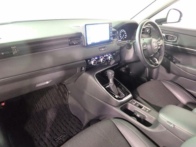 ヴェゼル ｅ：ＨＥＶ　Ｚ　ＨｏｎｄａＳＥＮＳＩＮＧ　ナビ装着用ＳＰ　禁煙　純正９インチＳＤナビ　フルセグ　ＤＶＤ　ＵＳＢ　ＢＴ　Ｂカメラ　ＥＴＣ　ＬＥＤヘッド＆フォグ　アダクティブクルーズ　ヒルディセンドＣ　ハーフレザー　ステア＆シートＨ　Ｐテールゲート　純正１７ＡＷ（22枚目）