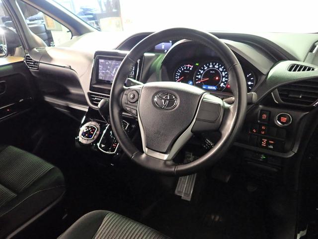 ヴォクシー ZS ToyotaSafetySense 8人乗り 禁煙 社外メモリーナビ フルセグ DVD SD BT Bカメラ インテリキー ETC LEDヘッド&フォグ プリクラッシュS クルーズC ATハイビーム Lパワスラ ステリモ Aストップ 純正16AW(19枚目)