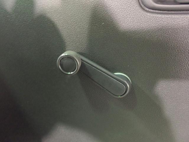 ハイゼットトラック スタンダード スマートアシスト 4WD 5MT 届出済未使用車 純正AM/FM オートライト 衝突回避支援B Pセンサー ATハイビーム クラッチスタートシステム UVカットG LEDリヤコンビ アクセサリーソケット 平シートフック ゲートチェーン(9枚目)