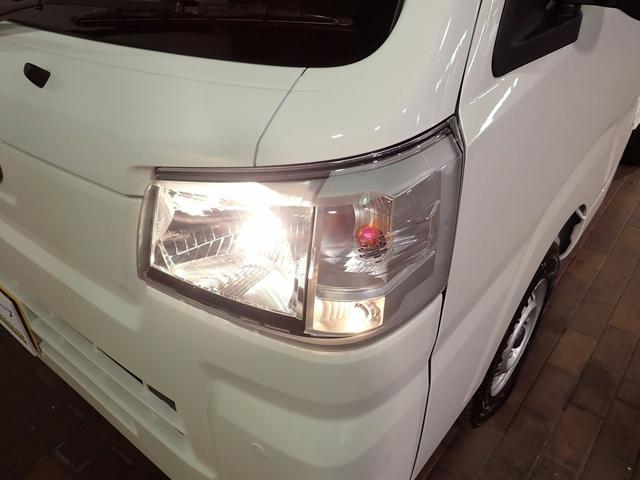 ハイゼットトラック スタンダード スマートアシスト 4WD 5MT 届出済未使用車 純正AM/FM オートライト 衝突回避支援B Pセンサー ATハイビーム クラッチスタートシステム UVカットG LEDリヤコンビ アクセサリーソケット 平シートフック ゲートチェーン(23枚目)