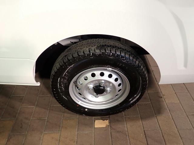 ハイゼットトラック スタンダード スマートアシスト 4WD 5MT 届出済未使用車 純正AM/FM オートライト 衝突回避支援B Pセンサー ATハイビーム クラッチスタートシステム UVカットG LEDリヤコンビ アクセサリーソケット 平シートフック ゲートチェーン(31枚目)