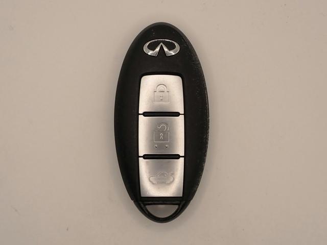 フーガハイブリッド ＨＹＢＲＩＤ　ＶＩＰ　エマージェンシーブレーキ　禁煙　純正ＨＤＤナビ　フルセグＴＶ　ＤＶＤ　ＢＴ　アラウンドビューＭ　インテリジェンスクルーズＣ　ブラインドスポットＭ　黒革シート　シートヒーター＆ベンチシート　Ｒ電動サンシェード　遮音ガラス　純正１８ＡＷ（8枚目）