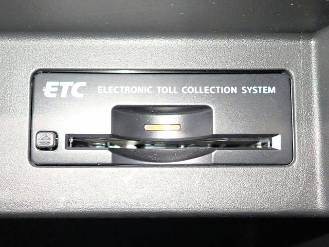 フーガハイブリッド ＨＹＢＲＩＤ　ＶＩＰ　エマージェンシーブレーキ　禁煙　純正ＨＤＤナビ　フルセグＴＶ　ＤＶＤ　ＢＴ　アラウンドビューＭ　インテリジェンスクルーズＣ　ブラインドスポットＭ　黒革シート　シートヒーター＆ベンチシート　Ｒ電動サンシェード　遮音ガラス　純正１８ＡＷ（9枚目）