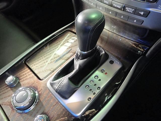 フーガハイブリッド ＨＹＢＲＩＤ　ＶＩＰ　エマージェンシーブレーキ　禁煙　純正ＨＤＤナビ　フルセグＴＶ　ＤＶＤ　ＢＴ　アラウンドビューＭ　インテリジェンスクルーズＣ　ブラインドスポットＭ　黒革シート　シートヒーター＆ベンチシート　Ｒ電動サンシェード　遮音ガラス　純正１８ＡＷ（19枚目）