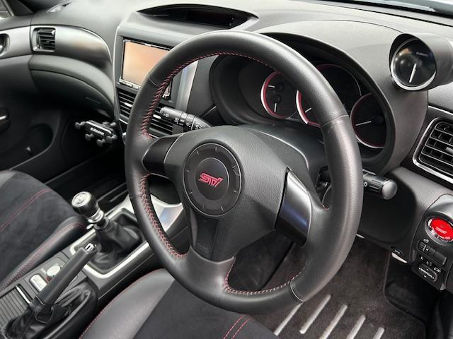 インプレッサ ＷＲＸ　ＳＴＩ　ＳＴＩスポイラー　ＳＴＩマフラー　ＳＴＩタワーバー　純正アルミ　専用シート　社外ナビ　フルセグ　前後ドラレコ　ＥＴＣ（11枚目）