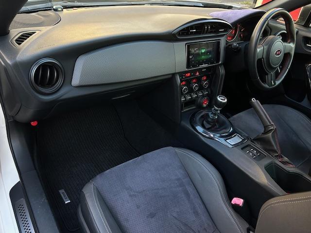 ＢＲＺ ｔＳ　ＳＴＩフルエアロ　ｔＳ専用シート　ウェッズスポーツ１８インチアルミ　社外ナビ　フルセグＴＶ　Ｂカメラ　キセノン（17枚目）