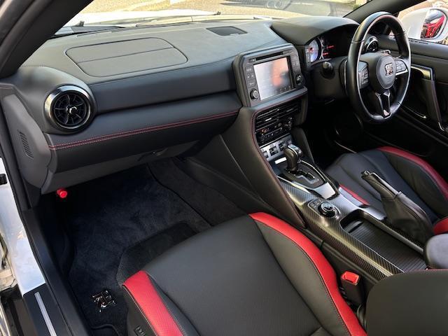 ＧＴ－Ｒ ブラックエディション　ＮＩＳＭＯスポーツリセッティング　ＢＯＳＥサウンド　純正レカロ　ＬＥＤ　純正アルミ　純正ナビＴＶ　Ｂカメラ（17枚目）