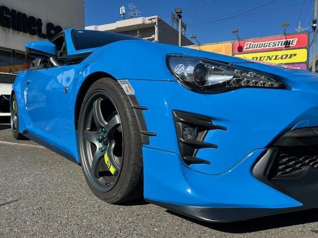 ８６ ＧＴリミテッド　ＴＲＤエアロ　社外マフラー　ＲＥＣＡＲＯ　ｒａｙｓアルミ　純正ナビＴＶ　Ｂカメラ　ＬＥＤ　フォグ　ＥＴＣ（7枚目）