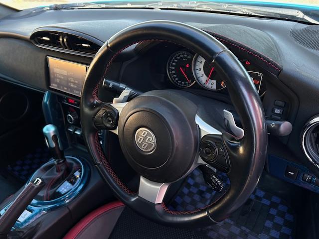 ８６ ＧＴリミテッド　ＴＲＤエアロ　社外マフラー　ＲＥＣＡＲＯ　ｒａｙｓアルミ　純正ナビＴＶ　Ｂカメラ　ＬＥＤ　フォグ　ＥＴＣ（11枚目）