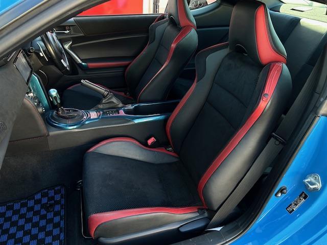 ８６ ＧＴリミテッド　ＴＲＤエアロ　社外マフラー　ＲＥＣＡＲＯ　ｒａｙｓアルミ　純正ナビＴＶ　Ｂカメラ　ＬＥＤ　フォグ　ＥＴＣ（13枚目）