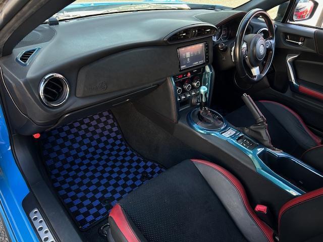 ８６ ＧＴリミテッド　ＴＲＤエアロ　社外マフラー　ＲＥＣＡＲＯ　ｒａｙｓアルミ　純正ナビＴＶ　Ｂカメラ　ＬＥＤ　フォグ　ＥＴＣ（17枚目）